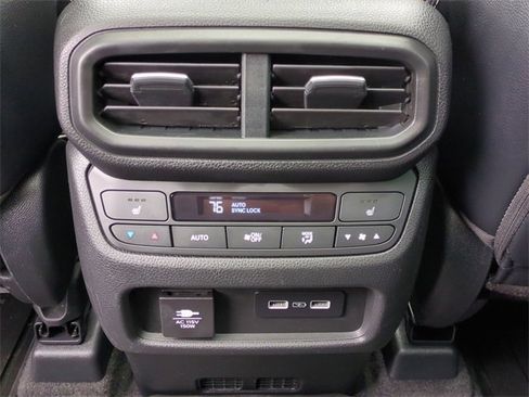 Used 2023 Honda Pilot Elite image 23