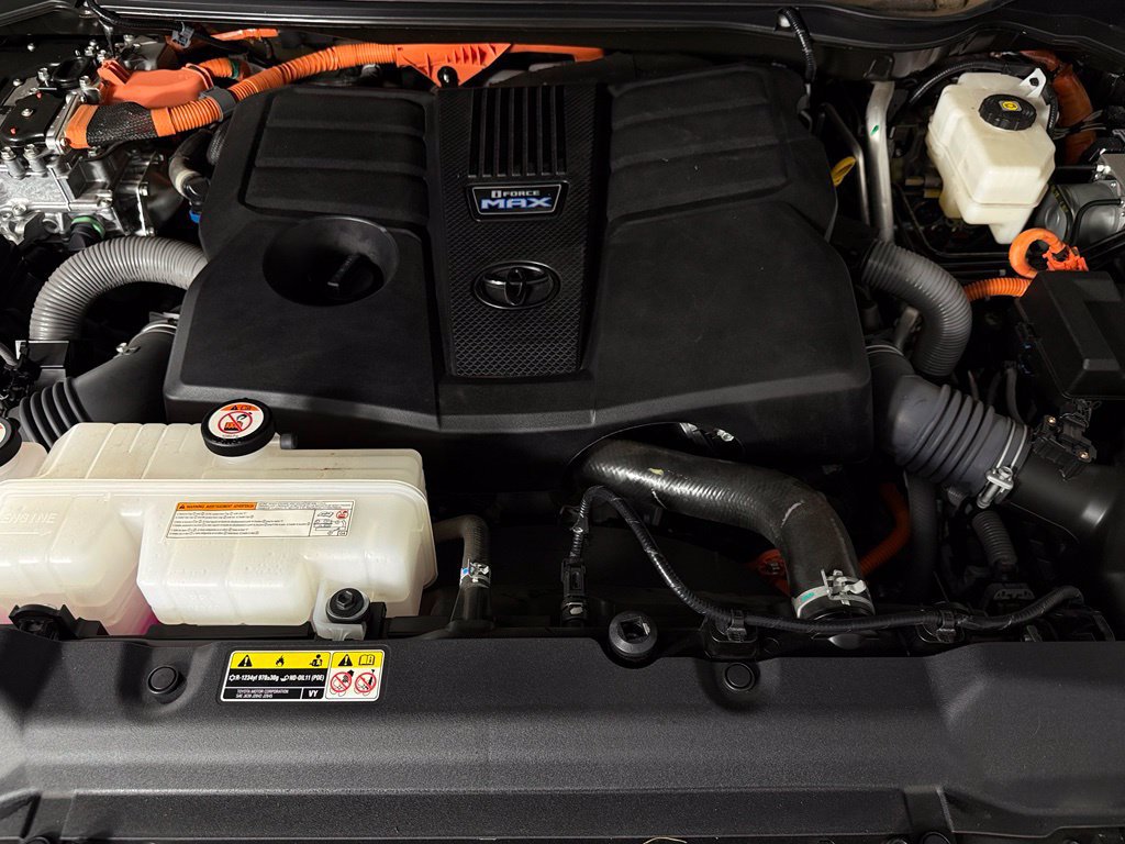Used 2025 Toyota Sequoia SR5 AWD/4WD image 21
