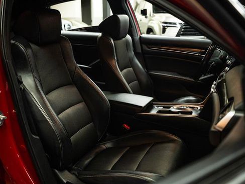 Used 2018 Honda Accord Sport image 14