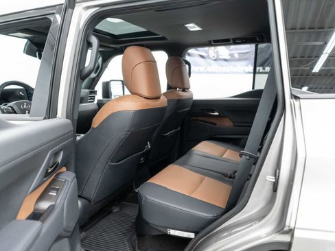 Used 2025 Lexus GX 550 w/ Cold Area Package AWD/4WD image 14