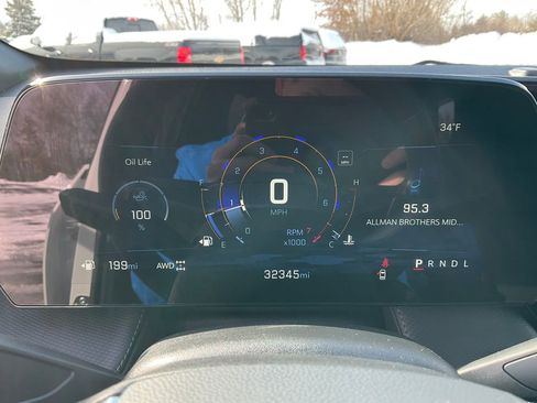 Used 2025 Chevrolet Equinox LT w/ Convenience Package II image 8