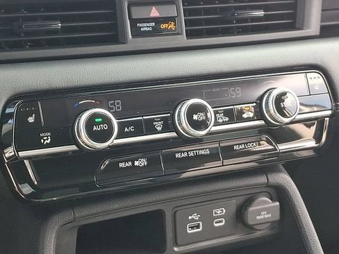 Used 2025 Honda Pilot EX-L image 14