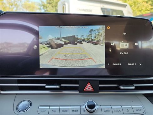 New 2025 Hyundai Elantra Limited image 18