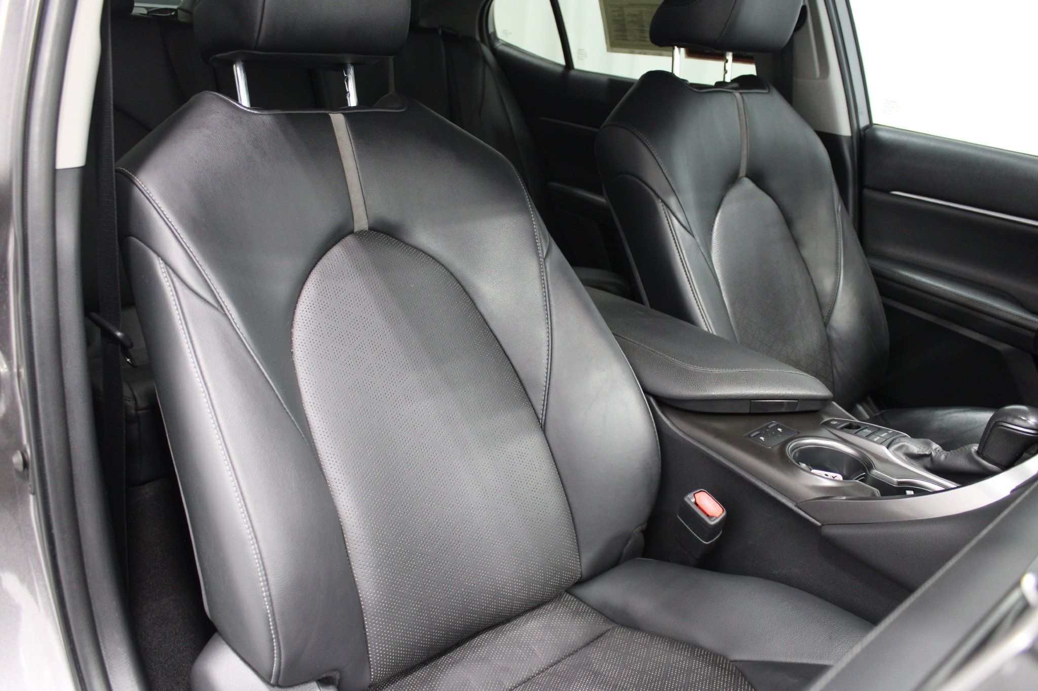 Used 2022 Toyota Camry XSE w/ Navigation Package FWD image 26