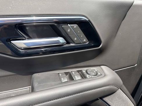 Used 2026 Chevrolet Tahoe Z71 w/ Comfort Package AWD/4WD image 18