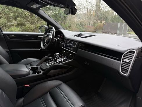 Used 2019 Porsche Cayenne image 11