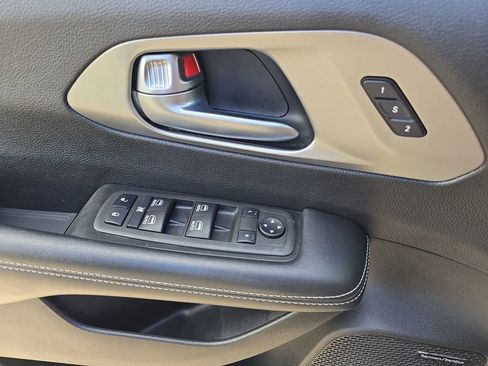 Used 2022 Chrysler Pacifica Limited w/ S Appearance Package FWD image 29