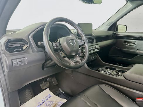 Used 2024 Honda Pilot TrailSport image 9