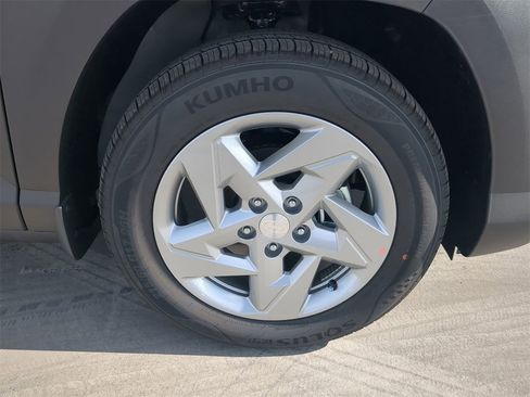 New 2026 Hyundai Kona SE image 9