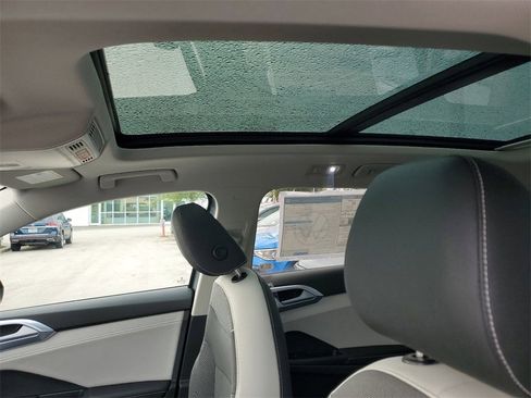 New 2025 Volkswagen Taos SE image 8