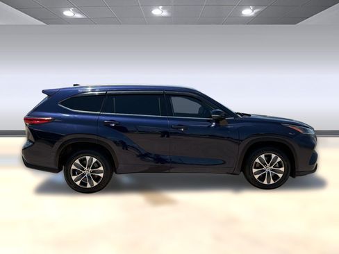 Used 2021 Toyota Highlander XLE FWD image 8