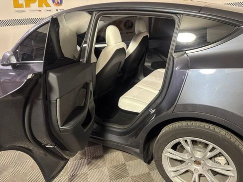 Used 2023 Tesla Model Y Long Range AWD/4WD image 21