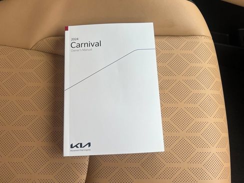 Certified 2024 Kia Carnival LX FWD image 23