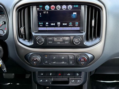 Used 2018 Chevrolet Colorado Z71 image 18