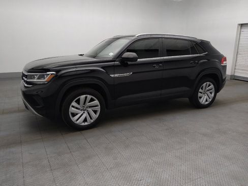 Used 2022 Volkswagen Atlas Cross Sport SE FWD image 2