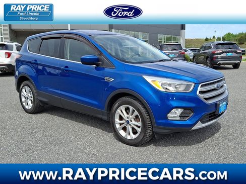 Used 2017 Ford Escape SE w/ SE Cold Weather Package AWD/4WD image 1