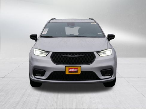 New 2026 Chrysler Pacifica Select image 2