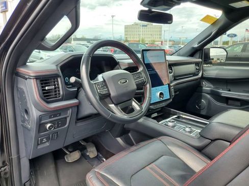 Used 2022 Ford Expedition Limited image 11