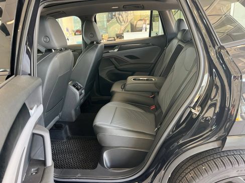Certified 2025 Volkswagen Tiguan SE R-Line AWD/4WD image 26