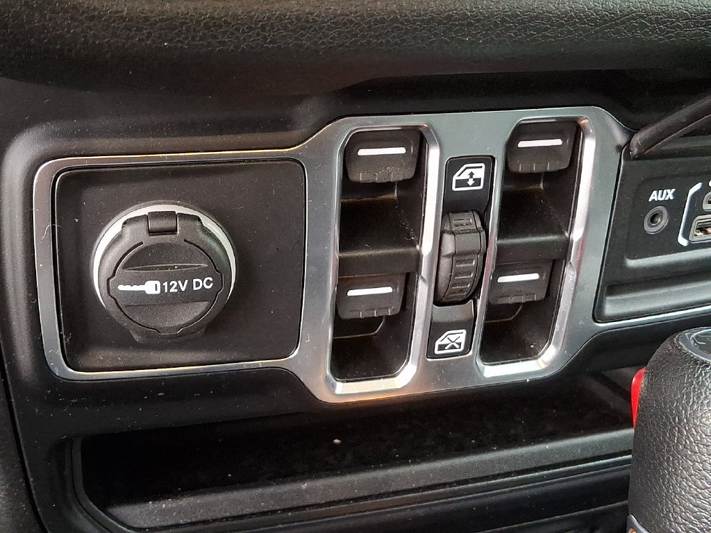 Used 2024 Jeep Wrangler Unlimited w/ Convenience Group AWD/4WD image 24