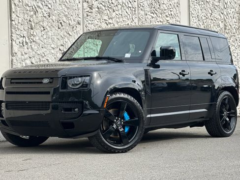 Certified 2022 Land Rover Defender 110 V8 image 1