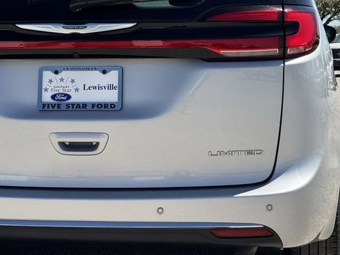 Used 2024 Chrysler Pacifica Limited image 6
