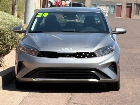 Used 2020 Kia Forte LXS FWD image 2