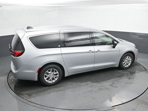 New 2026 Chrysler Pacifica Select image 31