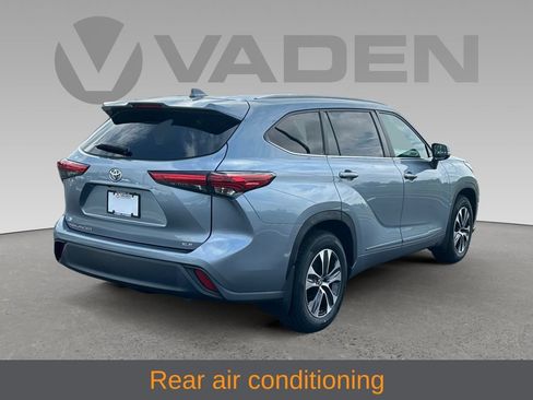Used 2023 Toyota Highlander XLE FWD image 5