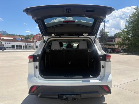 Used 2020 Toyota Highlander L AWD/4WD image 9