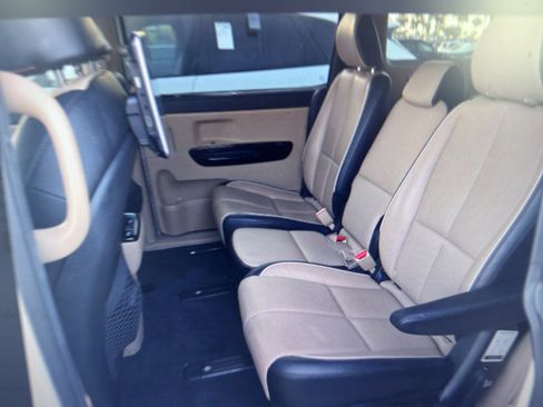 Used 2019 Kia Sedona SX FWD image 3