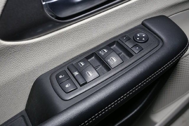 Used 2024 Chrysler Pacifica Limited FWD image 37