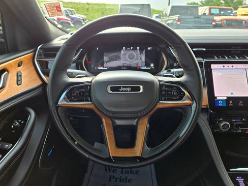 Used 2022 Jeep Grand Cherokee Summit AWD/4WD image 19