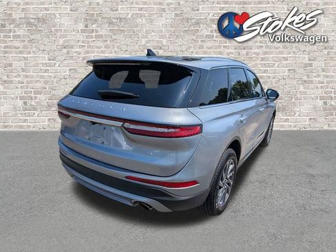 Used 2021 Lincoln Corsair AWD image 4