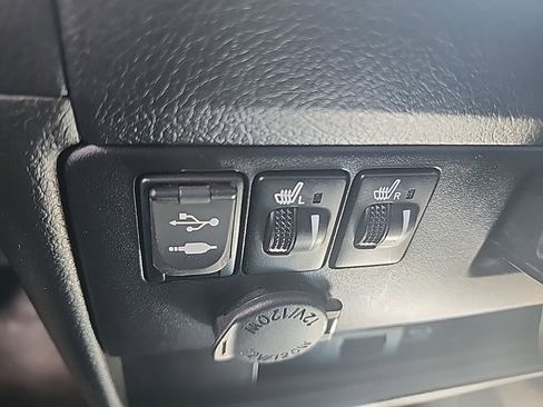 Used 2017 Toyota Sienna SE Premium FWD image 5
