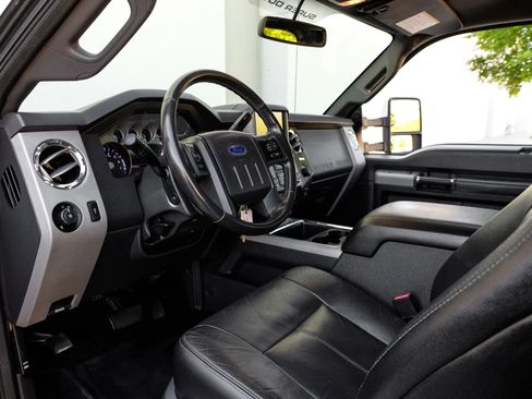 Used 2013 Ford F250 Lariat image 16