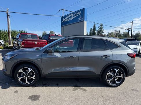 Used 2025 Ford Escape ST-Line Select AWD/4WD image 2