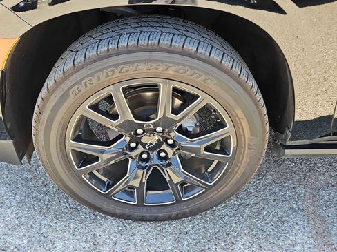 Used 2023 Chevrolet Tahoe Premier w/ Premium Package image 13