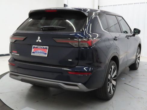 New 2026 Mitsubishi Outlander SE FWD image 3