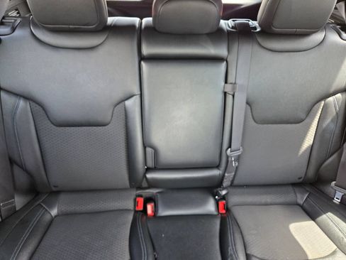 Used 2024 Jeep Compass Latitude AWD/4WD image 29
