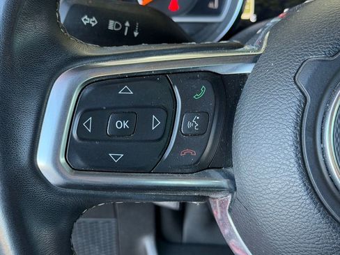 Used 2019 Jeep Wrangler Unlimited Sahara w/ Uconnect 4C Nav & Sound Group image 14