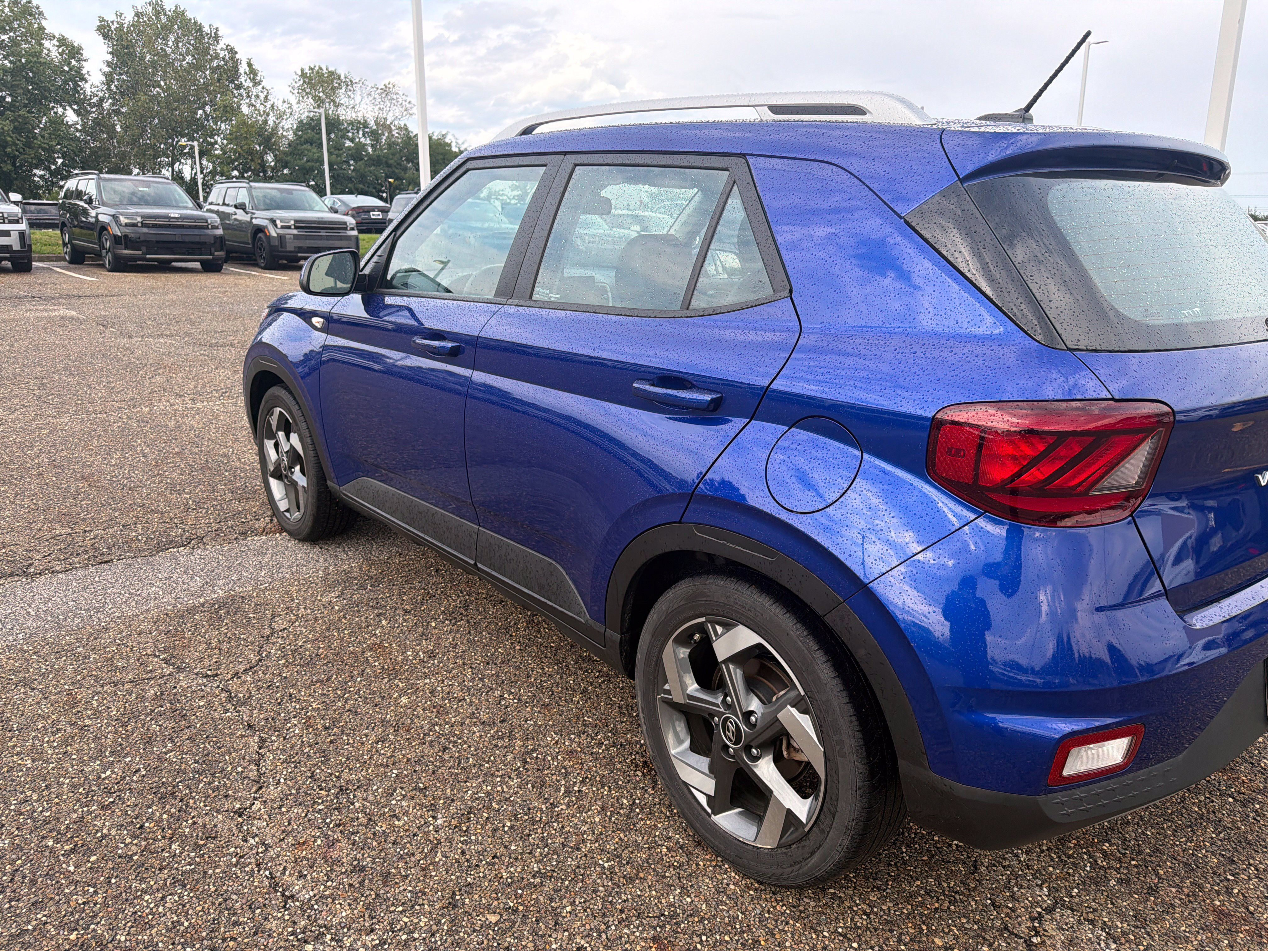 Certified 2023 Hyundai Venue Limited FWD image 7