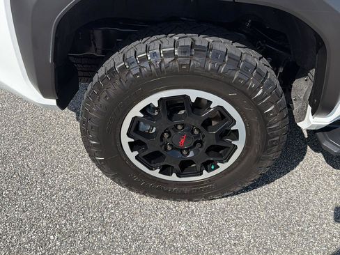 Used 2025 Toyota 4Runner TRD Off-Road Premium AWD/4WD image 40