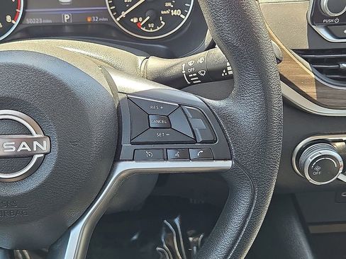 Used 2024 Nissan Altima 2.5 SV FWD image 20