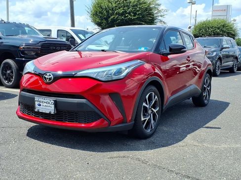 Used 2020 Toyota C-HR XLE FWD image 3