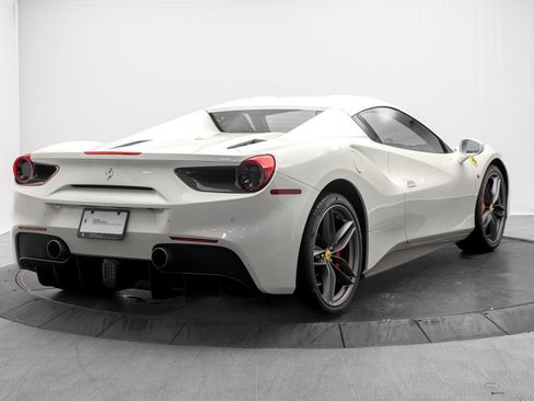 Used 2018 Ferrari 488 Spider RWD image 11