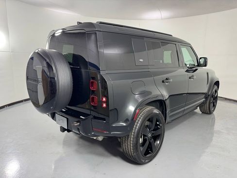 Used 2024 Land Rover Defender 110 X-Dynamic SE image 7