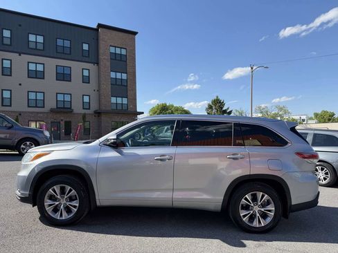 Used 2015 Toyota Highlander XLE AWD/4WD image 4