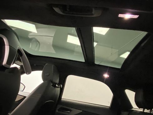 Used 2019 Jaguar F-PACE S image 39