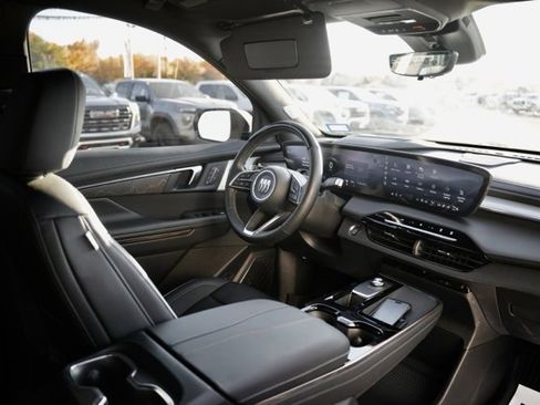 Used 2025 Buick Enclave Avenir w/ Super Cruise Package image 12